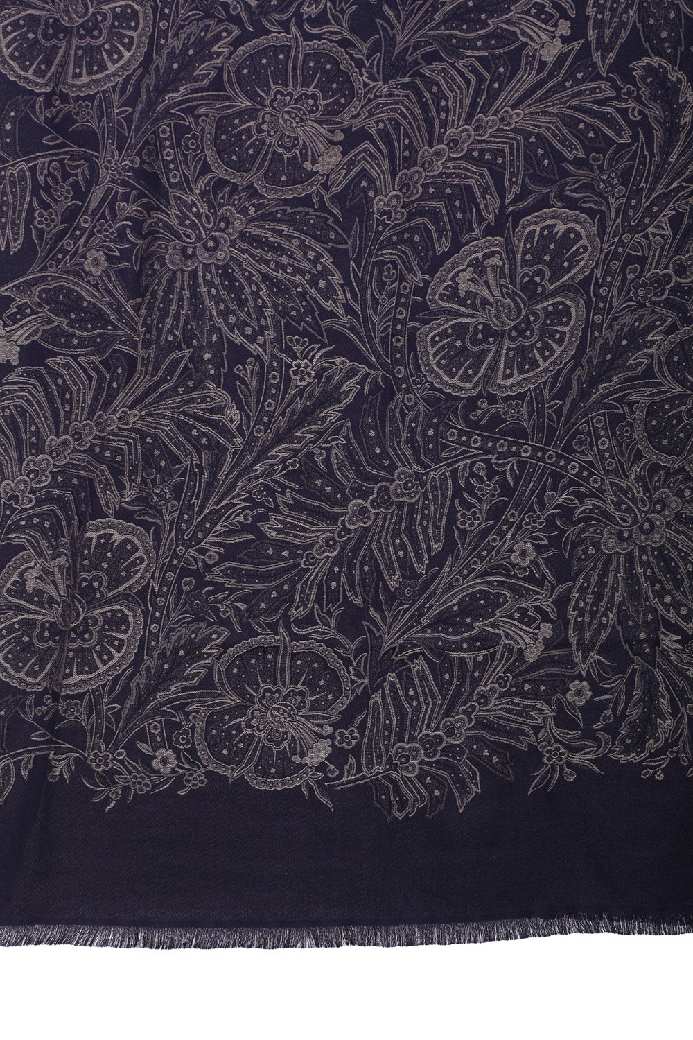 shop ETRO  Sciarpa: Etro sciarpa foliage floreale.
Sciarpa in misto seta caratterizzata da disegni floreali e foliage e decorata con bordi sfrangiati.
Dimensioni: 66 x 180 cm.
Composizione: 52% Viscosa 48% Seta.
Made in Italy.. 1H517 9645-0200 number 7921112